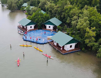 Ảnh chờ bản quyền — NHÀ NGHỈ VEN SÔNG (FLOATING HOUSE)