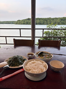 Ảnh chờ bản quyền — NHÀ NGHỈ VEN SÔNG (FLOATING HOUSE)