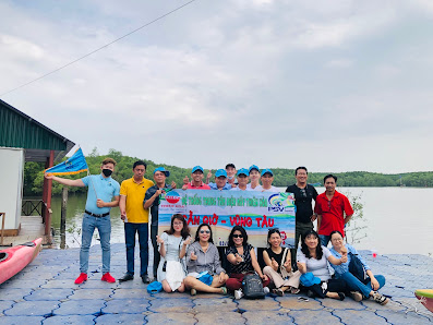 Ảnh chờ bản quyền — NHÀ NGHỈ VEN SÔNG (FLOATING HOUSE)